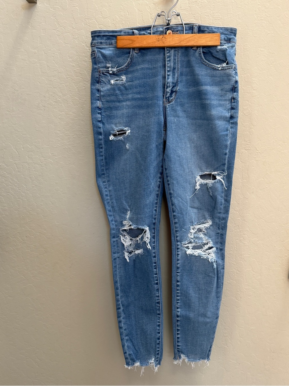 American Eagle Outfitters Light Blue Distressed Skinny Jeans